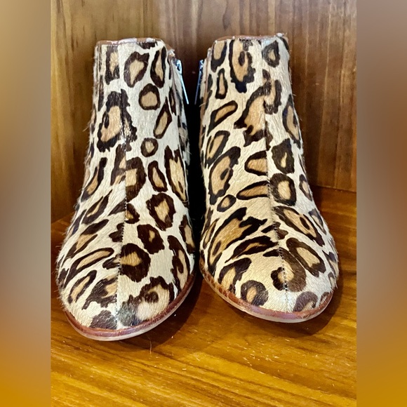 On Trend! Sam Edelman Petty Leopard Print Horsehair Ankle Booties 7M Brown/Gold - Picture 11 of 15